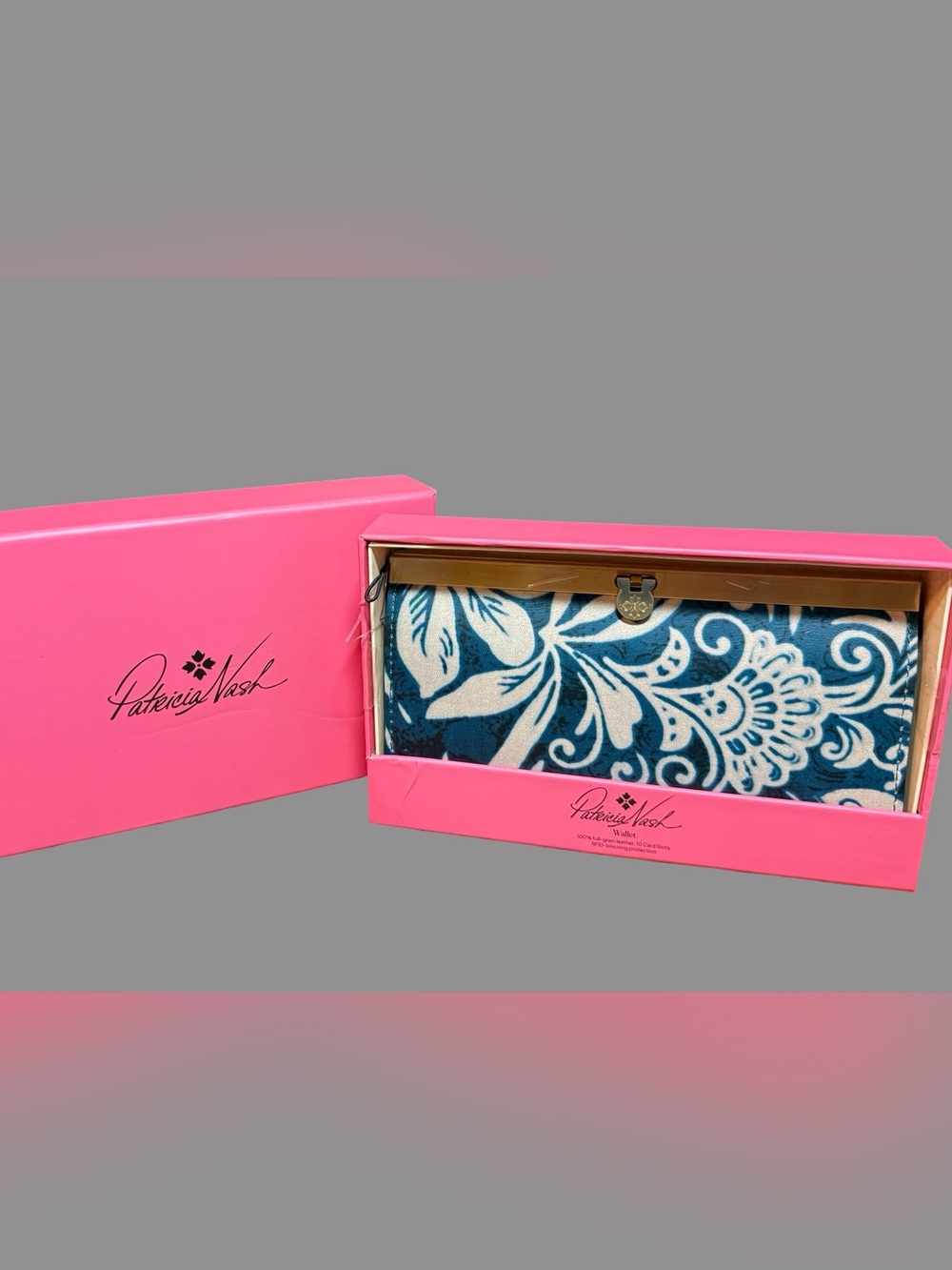 NWT Patricia Nash Cauchy Framed Wallet in Greek Floral / Toile Print – Brand New